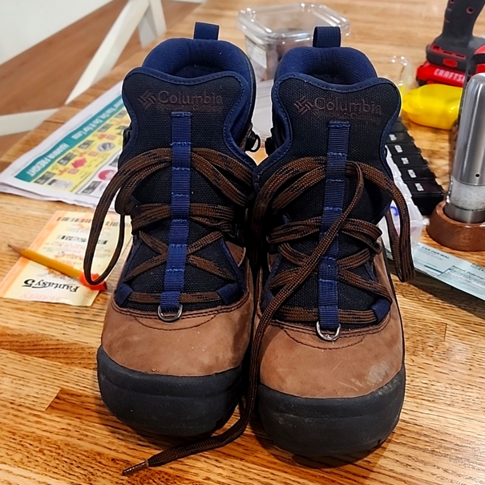 Columbia Women's SNOWROVER with Omnitech warmth 7.5 worn once EXCELLENT COND